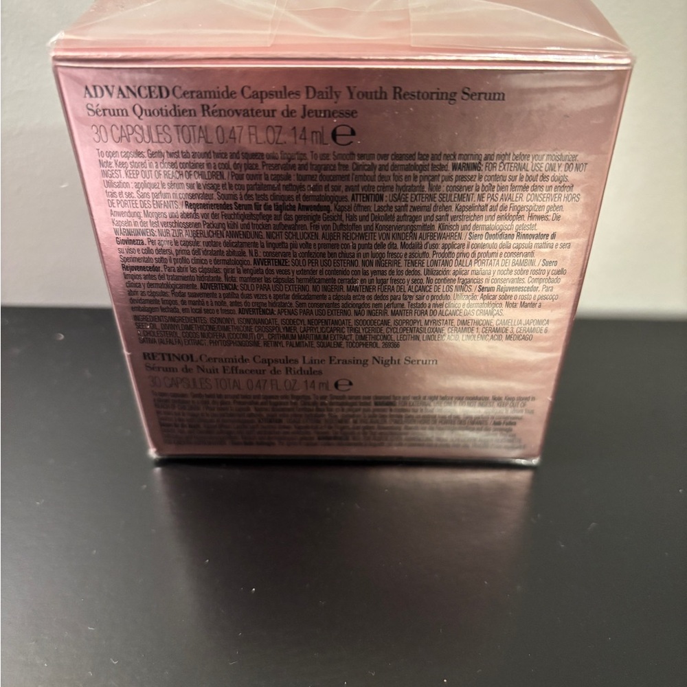 Elizabeth Arden Ceramide Capsules in Gold and Pink - Picture 3 of 3